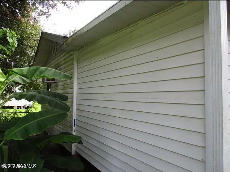 505 Leblanc St — Photo 3