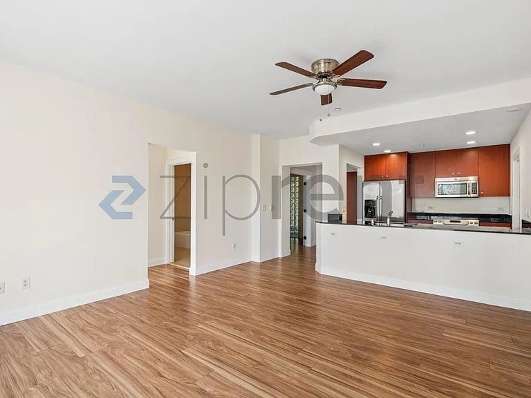 585 9th St #313 — Photo 7