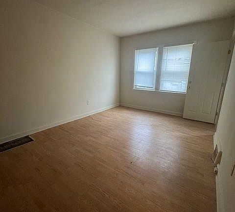 3rd image of 3617 Everett St