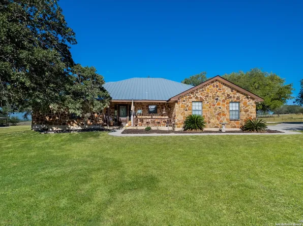 172 Home Place, Adkins, TX 78101