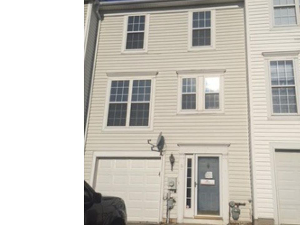 1st image of 8 Boggs Ln