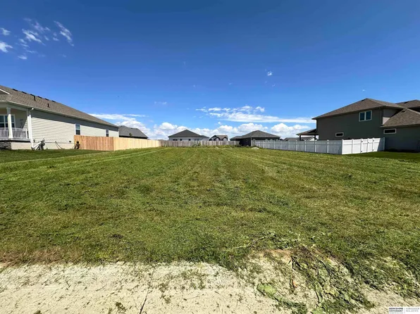 6308 Centennial Rd, Papillion, NE 68133