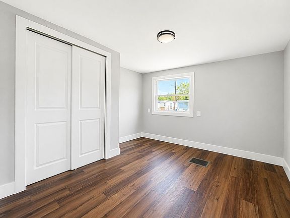 4th image of 868 E Commerce St #54