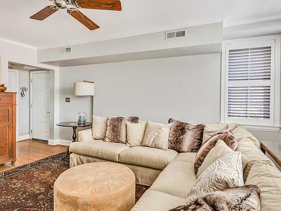 5th image of 22 W Locke Ln #U6