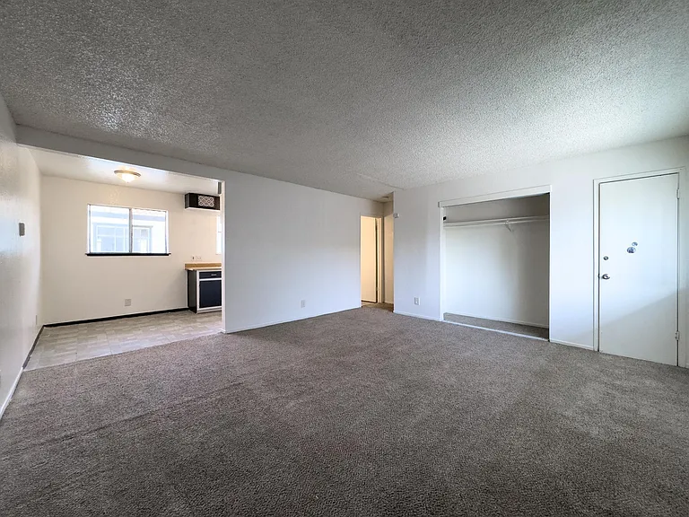 Evergreen Park Apartments — Photo 18