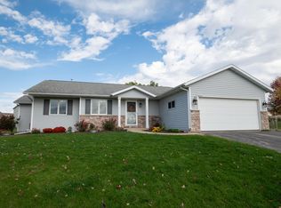 N8248 Pritchard Farm Rd, Ixonia, WI 53036