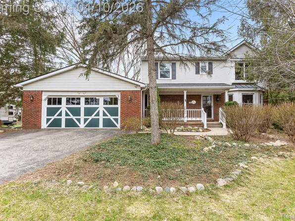6374 Rickett Rd, Brighton, MI 48116