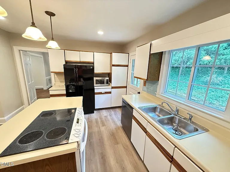 2667 Davis St — Photo 11