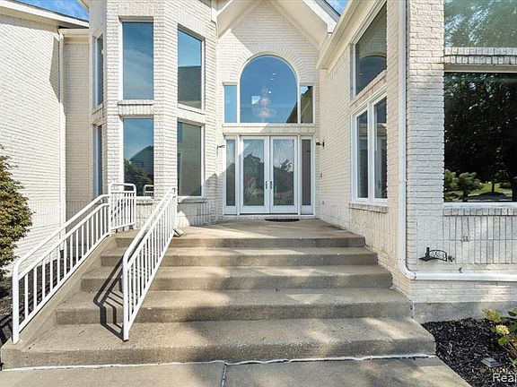 5th image of 7124 Alta Vista Dr