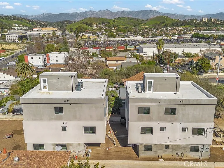 1571 Ricardo #2 — Photo 33