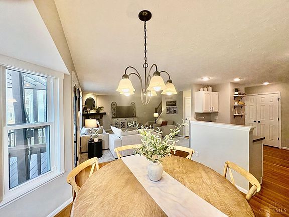 4th image of 566 Bunchberry Dr
