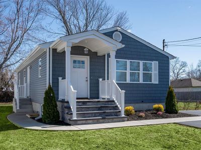 35 Center Avenue, Bay Shore, NY, 11706