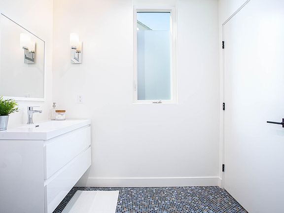 4th image of 1141 Mohawk St #203