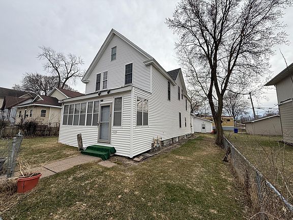 3rd image of 588 York Ave