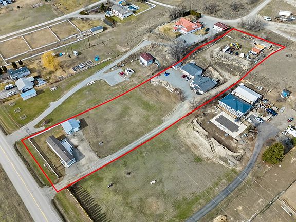 3rd image of 3197 Shuswap Rd