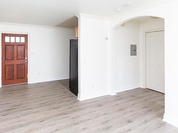 3rd image of 1160 E Lexington Ave E #3