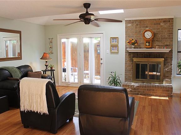 3rd image of 17 Rockwood Cir