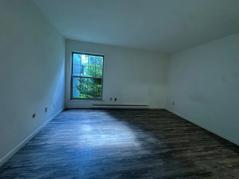 University Park Apartments near Cornell University — Photo 151