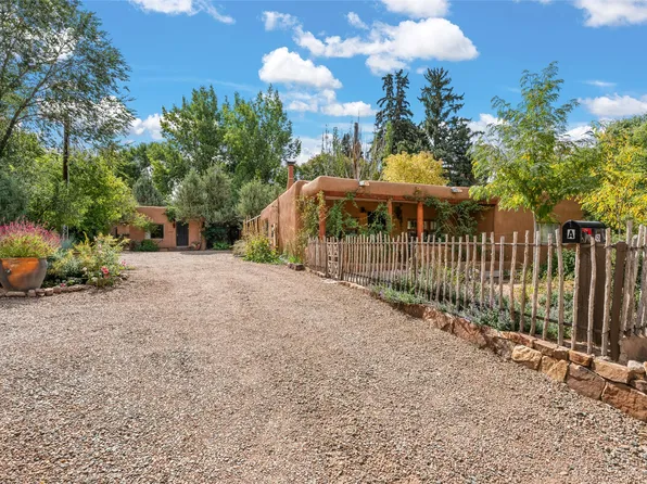 452 & 452B Arroyo Tenorio St, Santa Fe, NM 87505