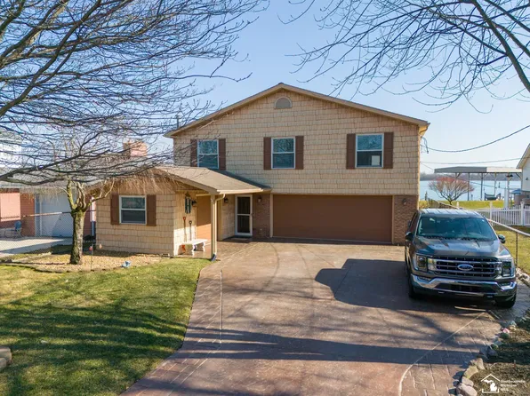 30213 Adams Dr, Gibraltar, MI 48173