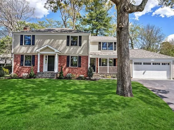 18 Chantilly Dr, Barrington, RI 02806