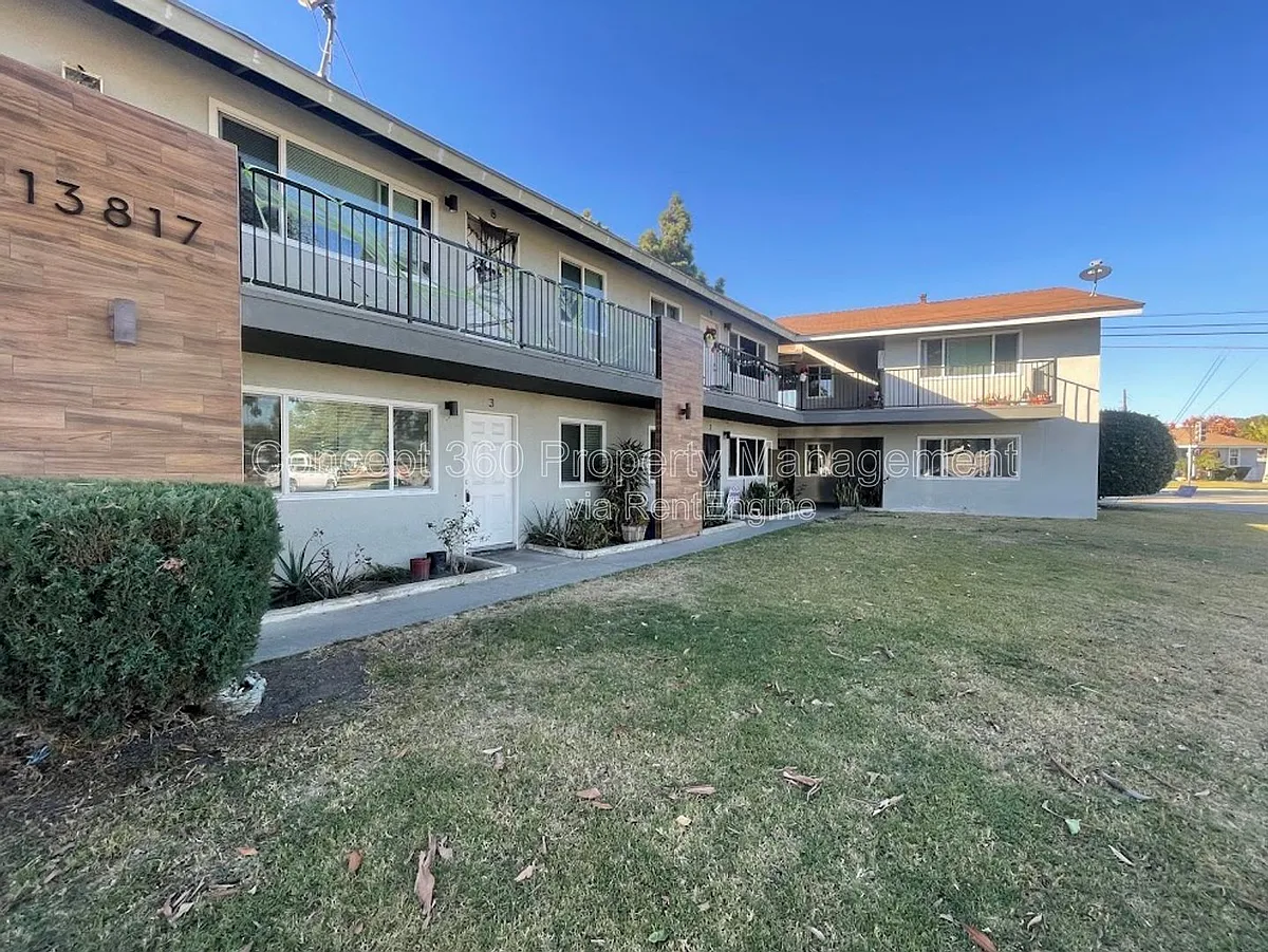 Building Photo - 13817 Studebaker Rd #3