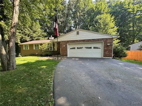1 Ennis Ave, Pennellville, NY 13132