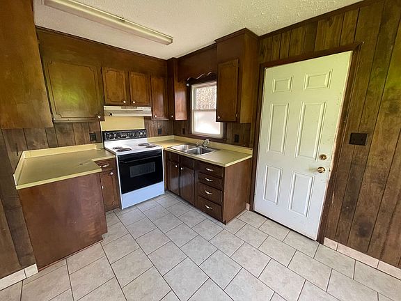 4th image of 2225 Washburn Rd