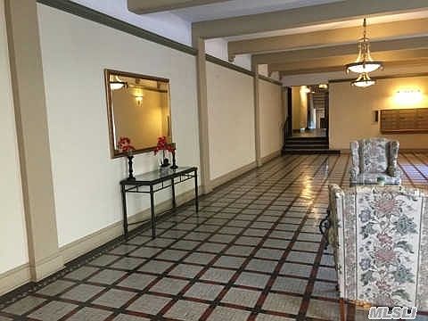 2nd image of 29 Woodmere Blvd APT 4I