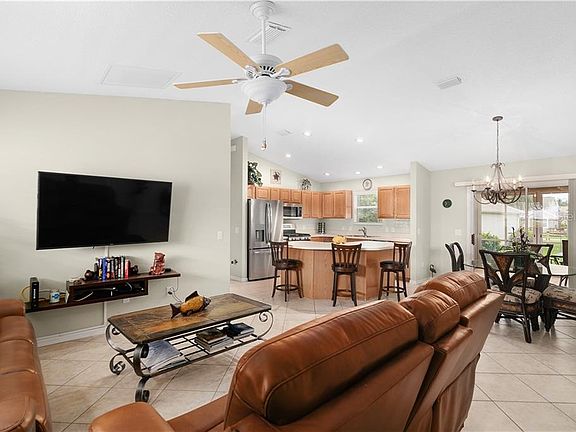 3rd image of 1615 Abercrombie Way