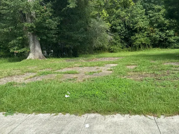 7230 Old Shell Rd, Mobile, AL 36608