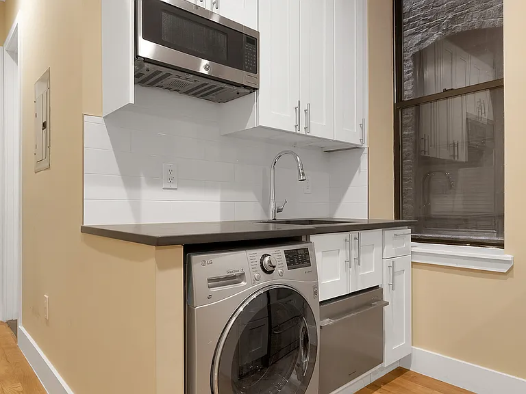 400 W 56th St #3D — Photo 5