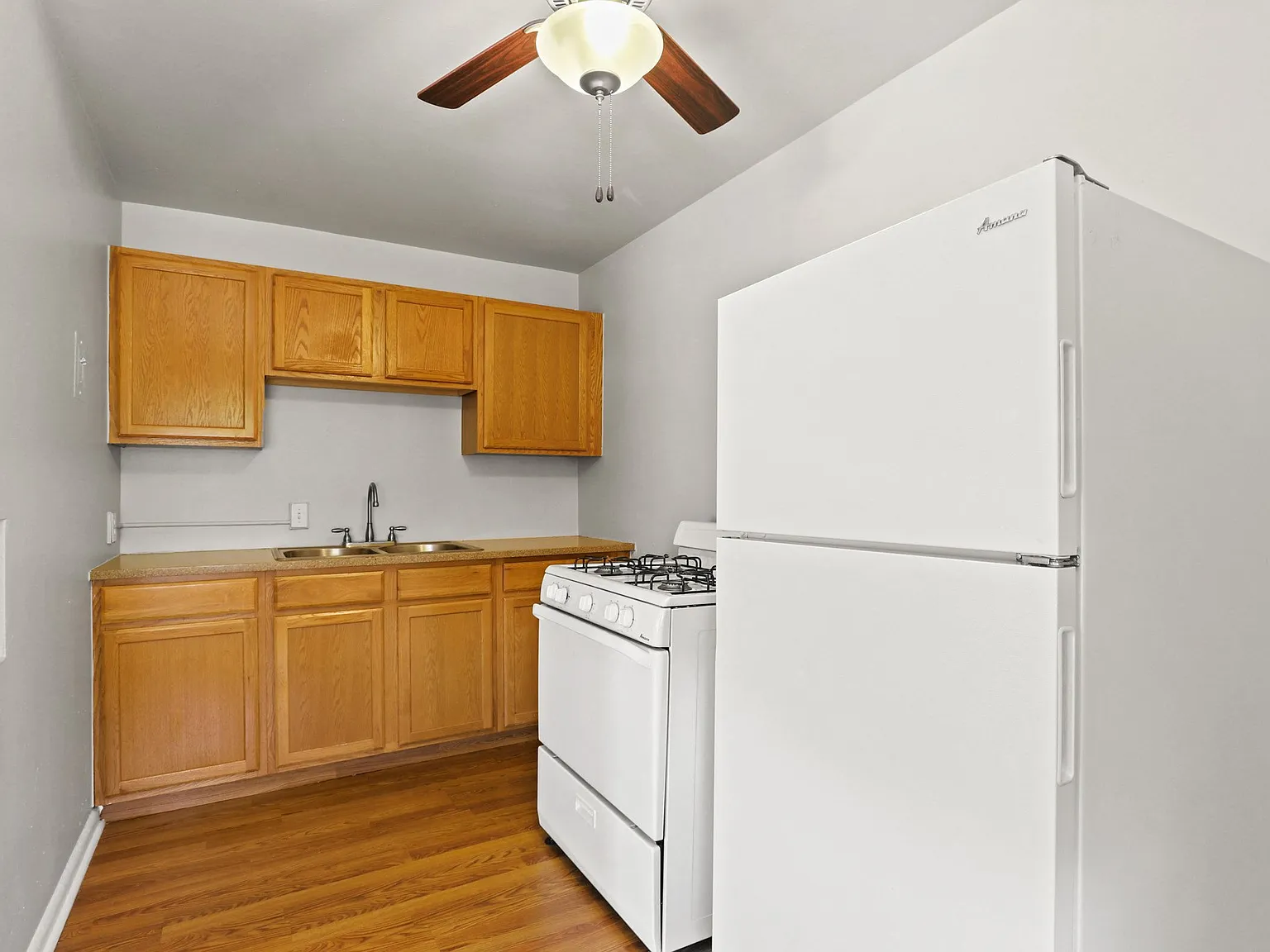 Skylark Apartments — Photo 4