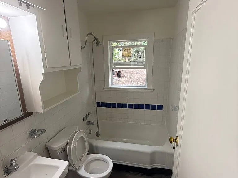 534 Dewey Ave — Photo 5
