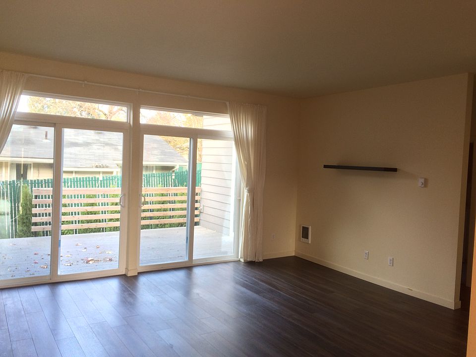 2nd image of 1308 Grand Pl #C