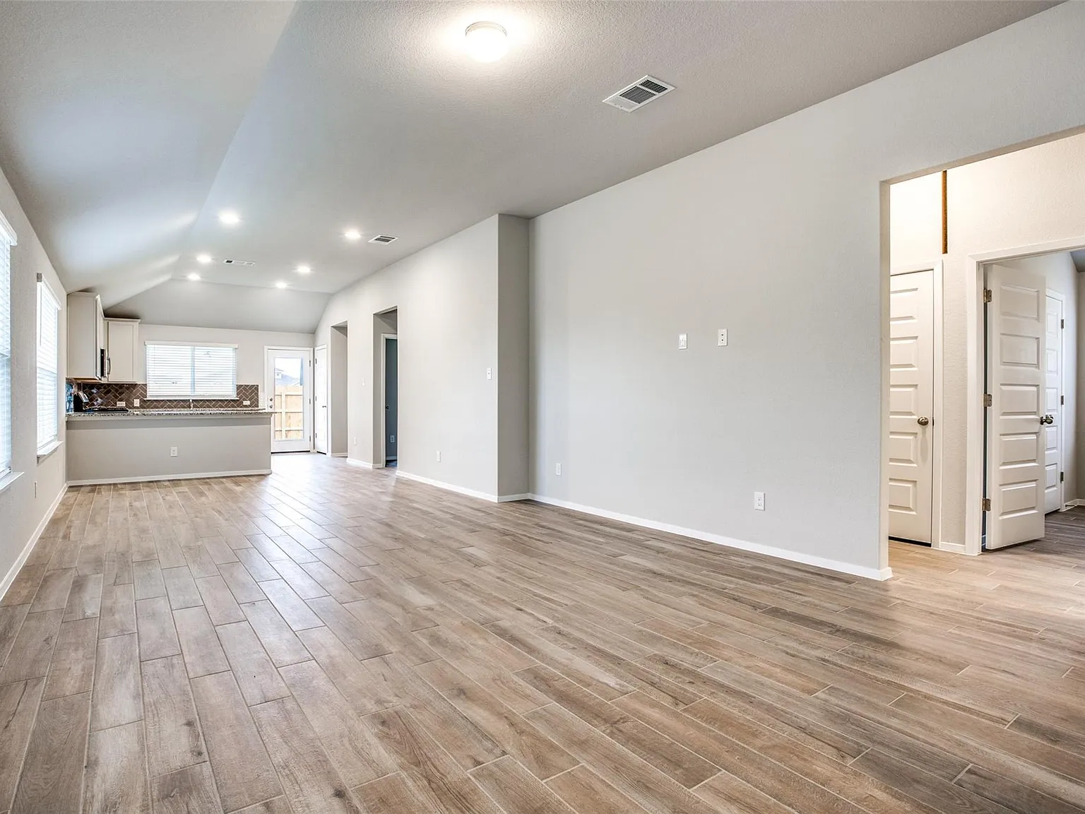 3 bed, 2.0 bath, 1533 sqft, $2,100 — Photo 1