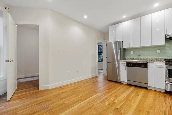 Rented by Dalan Rentals | media 22