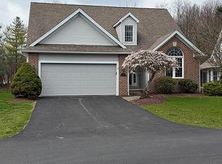 90 Lake Pointe Cir, Canfield, OH