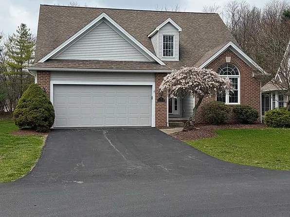 90 Lake Pointe Cir, Canfield, OH 44406