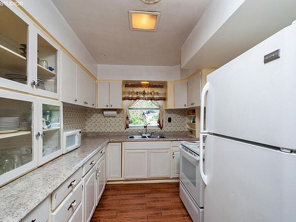 3rd image of 112 Ashley Dr