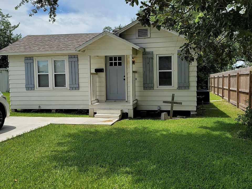 1st image of 3014 1st Ave