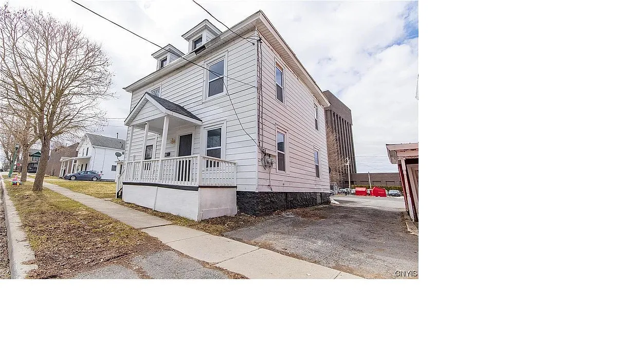 Building Photo - 310 Gotham St #2