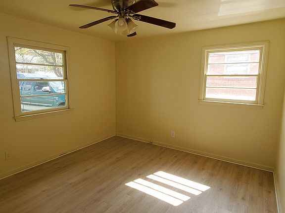 3rd image of 2507 Campbell St