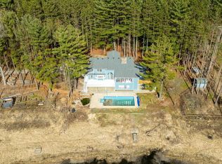 W5621 Tamarack Trl, Whitewater, WI 53190