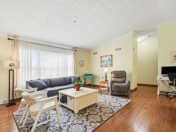 4th image of 424 Pregel Dr