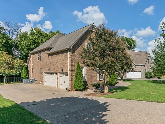 2nd image of 1002 Glessner Dr