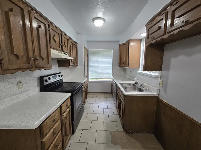 509 Arbor Ln — Photo 6
