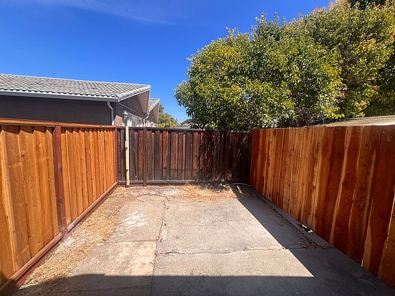 5th image of 1016 Normandy Dr #B