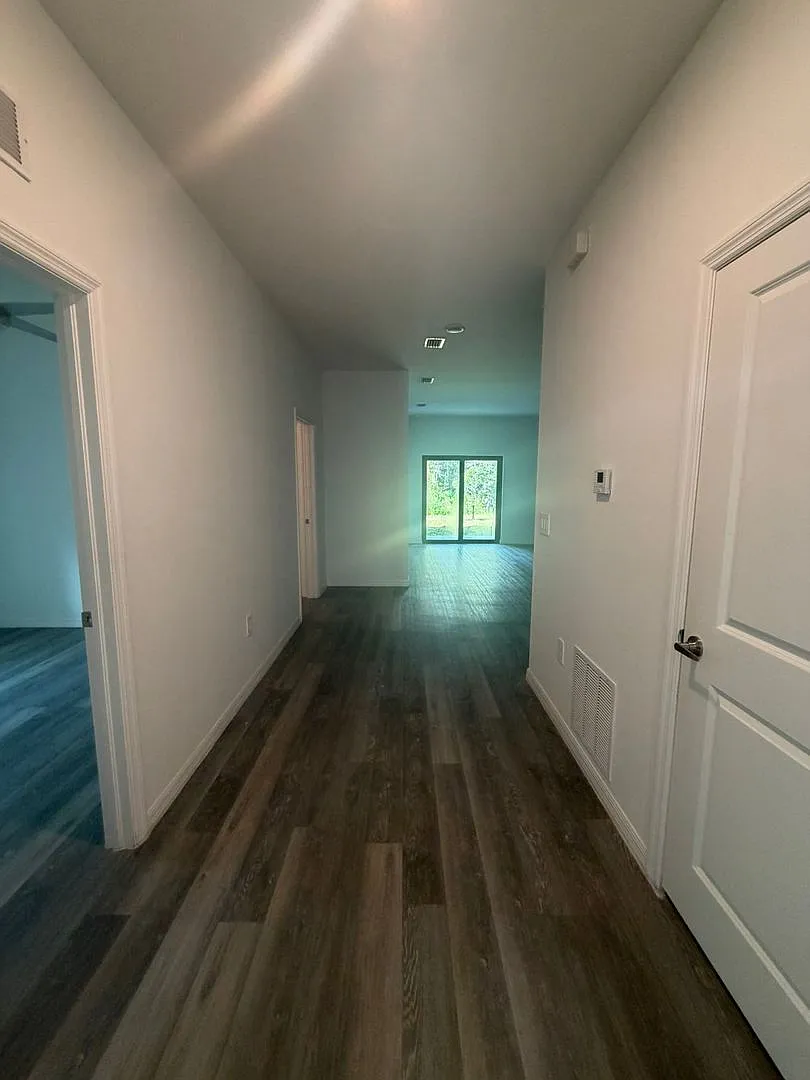 3 bed, 2.0 bath, 1250 sqft, $1,595 — Photo 2