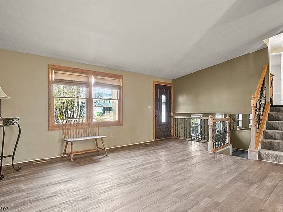 2nd image of 3915 Northview Dr